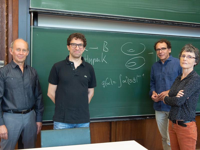 Errangen gemeinsam einen ERC Synergy Grant:  (von links) Prof. Olivier Debarre, Prof. Emanuele Macri, Prof. Dr. Daniel Huybrechts und Prof. Claire Voisin. 