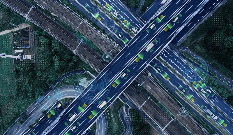 Fahrerassistenzsysteme – wie Spurwechselassistent und automatischer Abstandswarner – schützen Pkw-Insassen auf immer größere Distanzen und ebnen den Weg zum Autonomen Fahren.