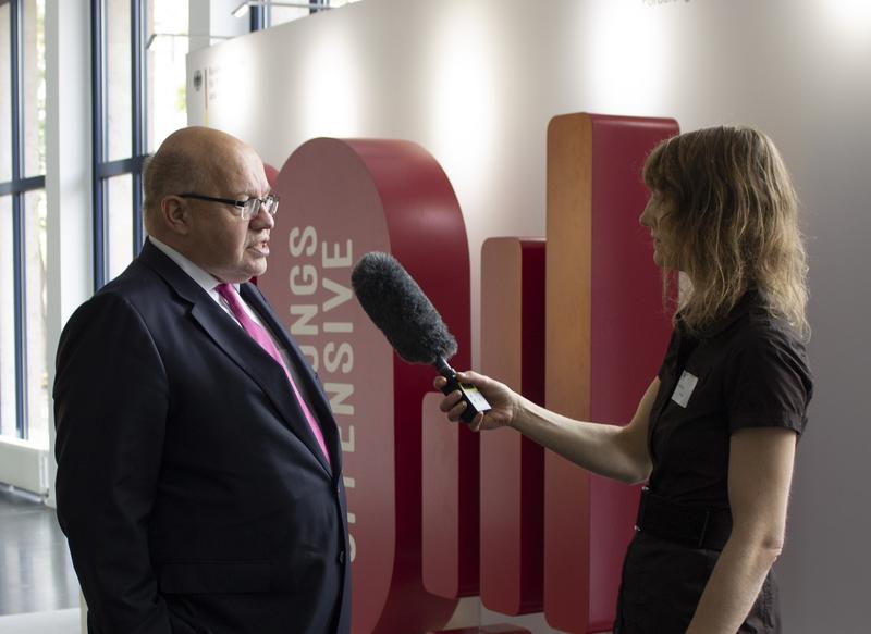 Prof. Sopp im Gespräch mit Bundesminister Peter Altmaier. 