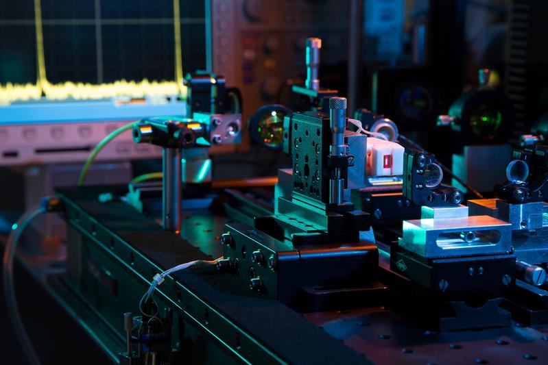 Optical parametric oscillator setup as conceptual study of a low-noise quantum frequency converter.