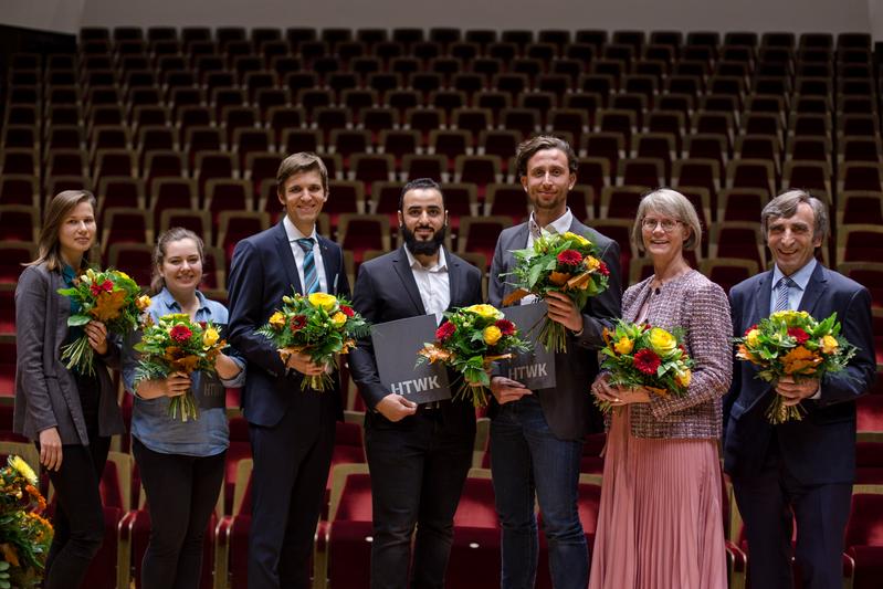 Die Preisträger/-innen der HTWK-Immafaier 2019 (v.l.): Marina Jostina, Wiebke Kestler, Christian Mahlburg, Ahmad Mahmod, Dr. Max Vollmering, Prof. Ulrike Herzau-Gerhardt, Prof. Klaus Hänßgen.