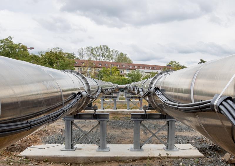 Ein Loop aus zwei Mal 50 Meter Gleichstrom-Leitung in Freilufttechnik. Hier wird das thermo-elektrische Verhalten unter hoher Gleichspannungsbelastung untersucht.