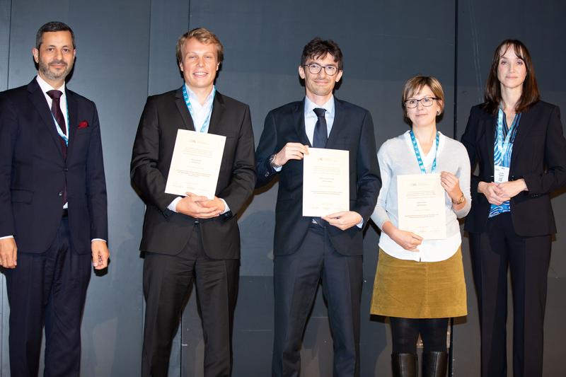 Verleihung des Wissenschaftspreises: Dr. Andre Dombrowski (AbbVie Deutschland GmbH), Andreas Peukert, Dr. med. Nicolo Pozzi, Stephanie Stangl, Prof. Karla Eggert (2. Vorsitzende der DPG)