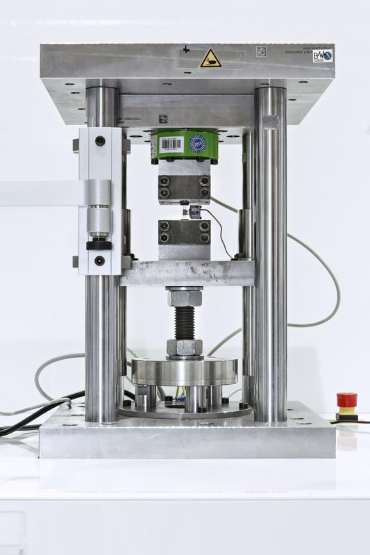 New, fine-resolution testing system for determining the local, process-related influencing parameters on the cyclic material behavior.