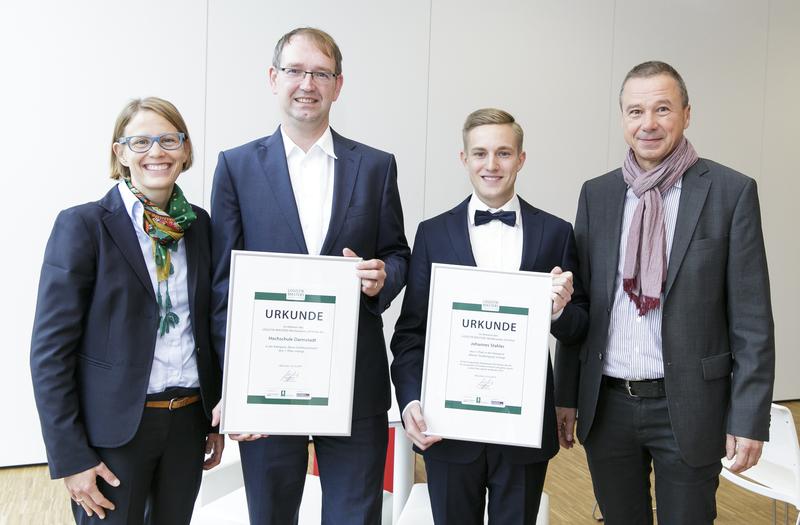 Das Logistik Masters-Siegerteam der Hochschule Darmstadt. V.l.n.r.: Prof. Dr. Johanna Bucerius, Prof. Dr. Rico Wojanowski, Student Johannes Stahler, Prof. Dr. Armin Bohnhoff.