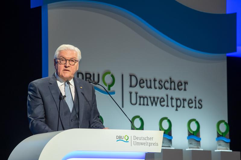 Bundespräsident Frank-Walter Steinmeier bei seiner Rede zur Verleihung des Deutschen Umweltpreises 2018 in Erfurt. Auch in diesem Jahr wird er den Preis überreichen