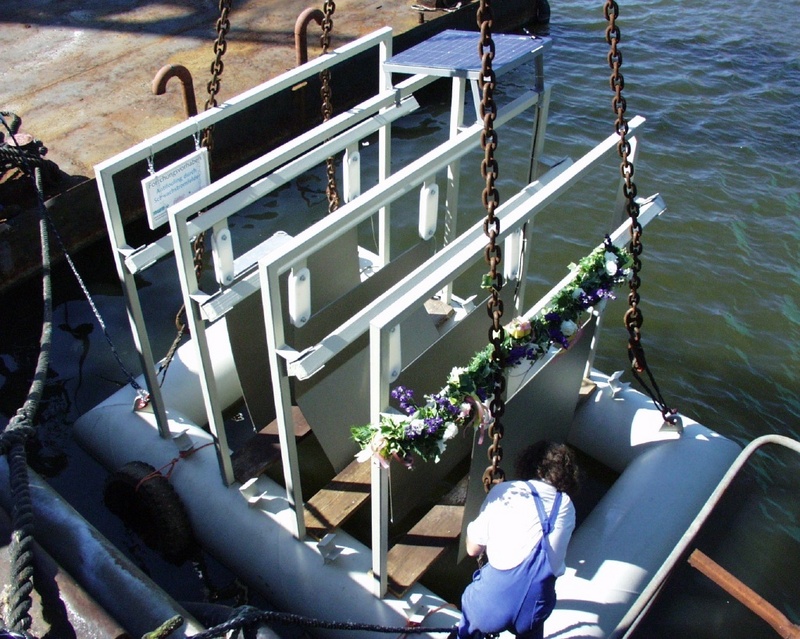 Der Versuchsschwimmkörper wurde zu Wasser gelassen