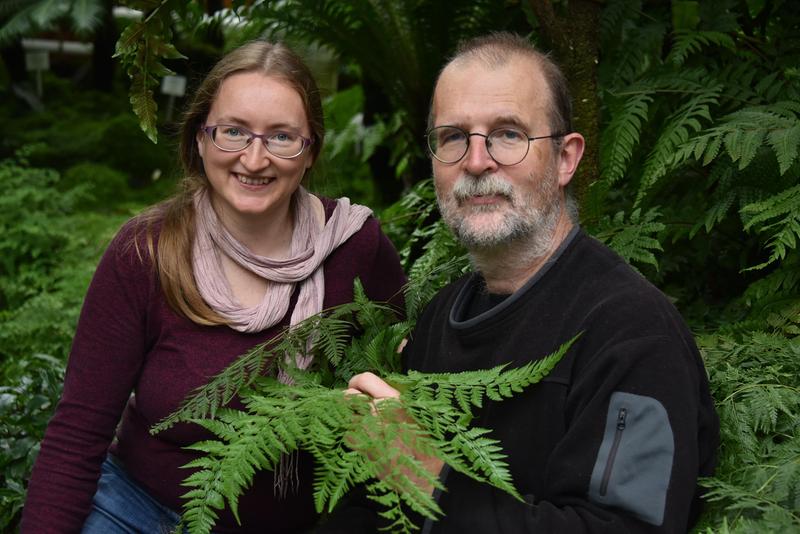 Prof. Günter Theißen and Dr Lydia Gramzow of the Matthias Schleiden Institute of Genetics, Bioinformatics and Molecular Botany of the University of Jena. 