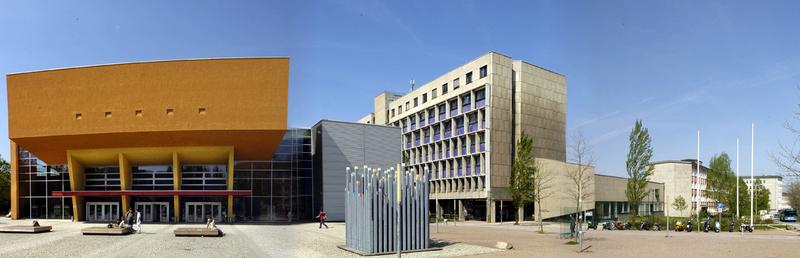 Hörsaalgebäude und Institutsgebäude der Technische Universität Chemnitz an der Reichenhainer Straße.
