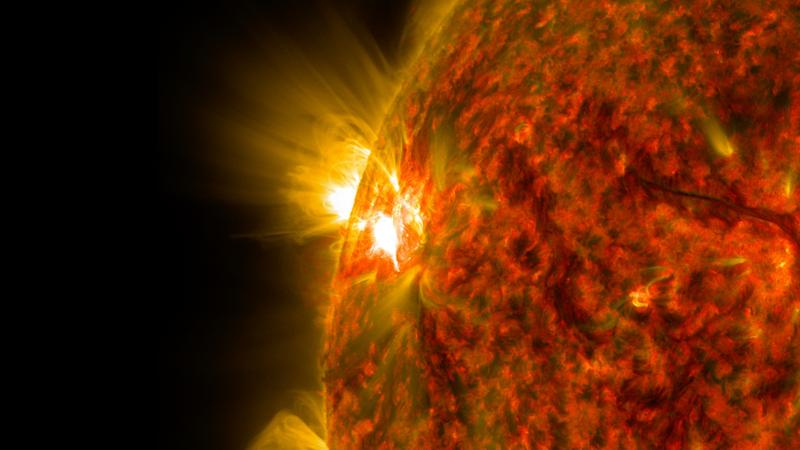 In der Nähe des Sonnenäquators befinden sich die meisten Sonnenflecken. Forscher haben für diese Region nun eine magnetische Instabilität nachgewiesen, die bislang als unmöglich galt.