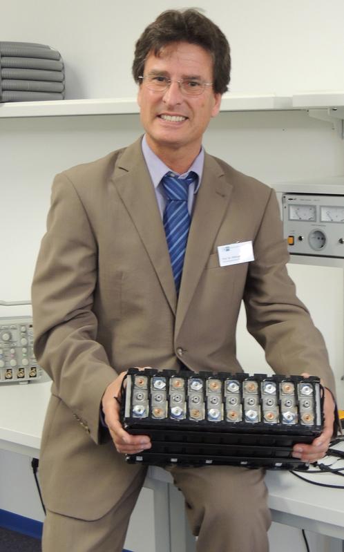 Prof. Dr. Karl-Heinz Pettinger ist wissenschaftlicher Leiter am Technologiezentrum Energie der Hochschule Landshut und forscht an Lithium-Ionen-Batterien