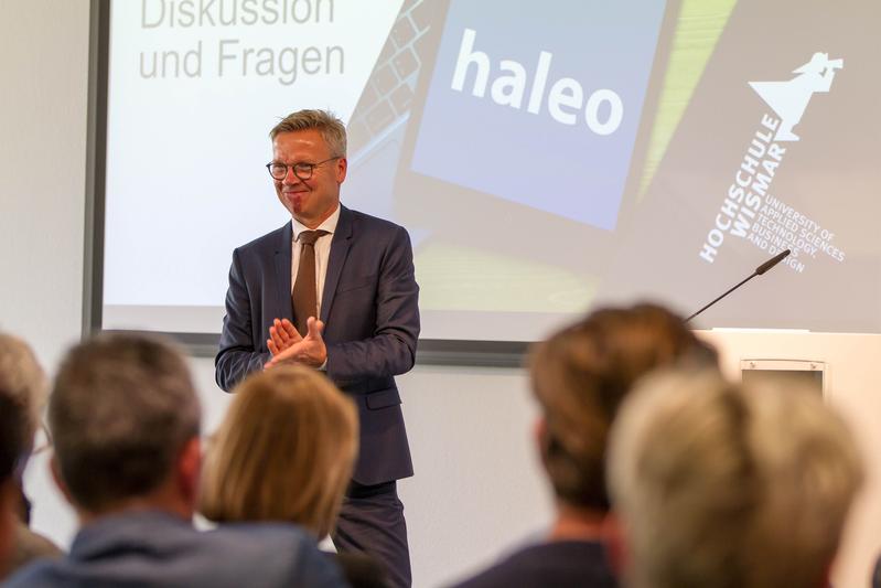 Projektleiter Jörg Seemann blickte in seiner Rede zufrieden auf die beiden vergangenen „haleo“-Projektphasen zurück und bedankte sich bei allen Mitwirkenden.