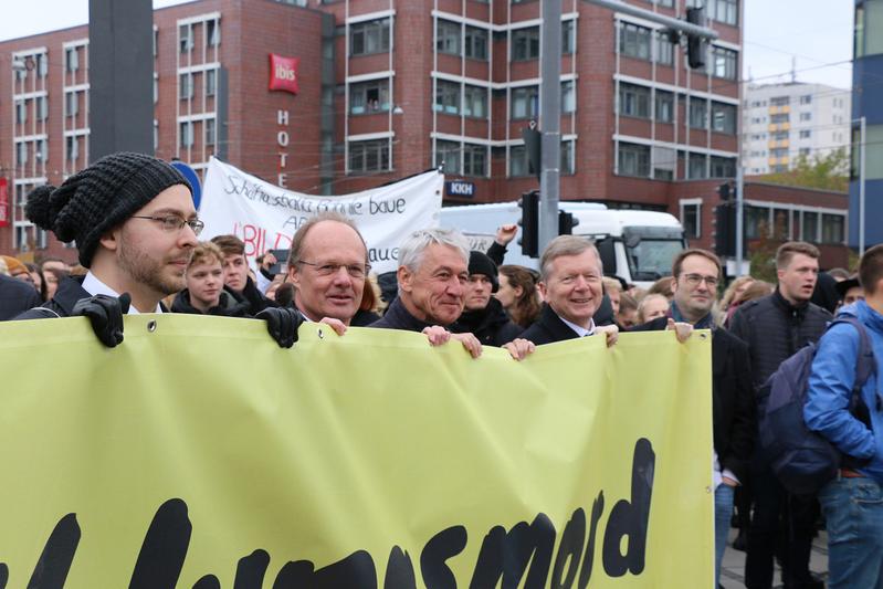 Studierende und Hochschulleitung der Uni Ulm kämpfen vereint für eine bessere Hochschulfinanzierung