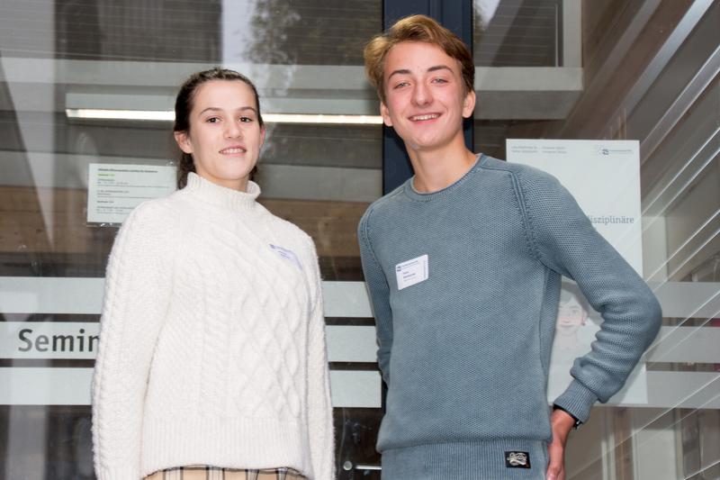 Die Kieler Oberstufenschüler*innen Miriam Ziemann und Felix Wehkamp entwickeln im Rahmen des Projekts interestIng! an der FH Kiel ein Konzept für ein minimalistisches Notfallbeatmungsgerät. 