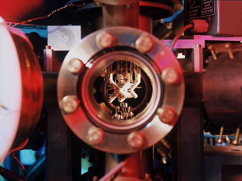 Einer der Ionenfallen-Quantencomputer an der Universität Innsbruck, zugänglich mit Qiskit
