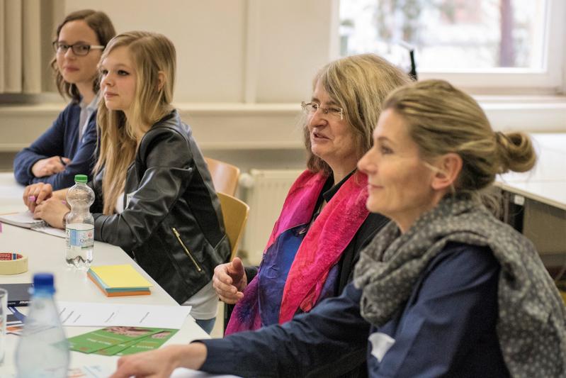 Teilnehmende des Fachtages "Junge Menschen mit FASD und ihre Pflegefamilien", der im März 2018 ebenfalls an der BTU stattfand, diskutieren in einer der Arbeitsgruppen.