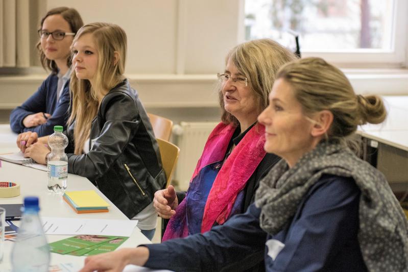 Teilnehmende des Fachtages "Junge Menschen mit FASD und ihre Pflegefamilien", der im März 2018 ebenfalls an der BTU stattfand, diskutieren in einer der Arbeitsgruppen.