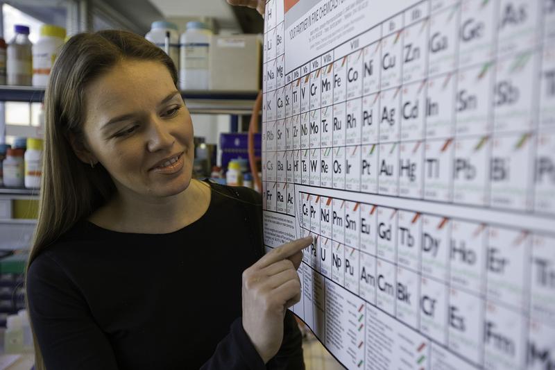 Die HZDR-Forscherin Dr. Kristina Kvashnina an der Rossendorf Beamline am Europäischen Synchrotron ESRF in Grenoble