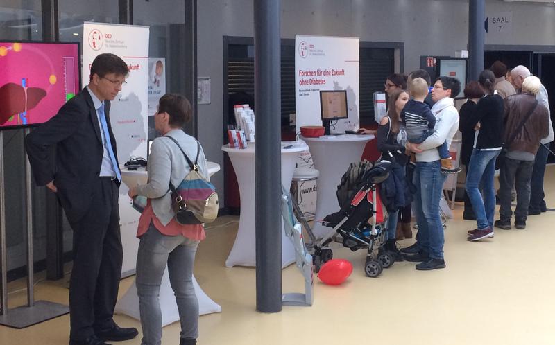 Der interaktive Stand des DZD lockte schon in den Vorjahren viele Besucher beim Weltdiabetestag an. 