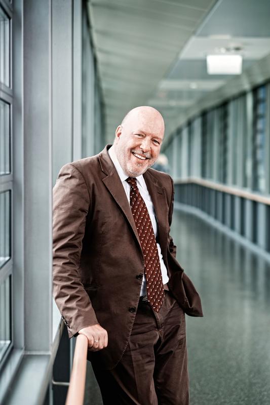 Prof. Dr. med. Dr. h. c. Diethelm Tschöpe, Mitglied im Wissenschaftlichen Beirat der Deutschen Herzstiftung, Klinikdirektor im Herz- und Diabeteszentrum NRW in Bad Oeynhausen 