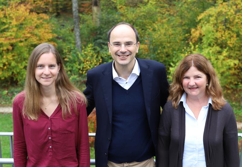 L. Ringshandl(li.) und C. Lübbers(re.) arbeiten eng mit Prof. H. Gündel(Mi.), dem KORN-Vorstandsvorsitzenden und Ärztlichen Direktor der Psychosomatik/Psychotherapie an der Uniklinik Ulm, zusammen.