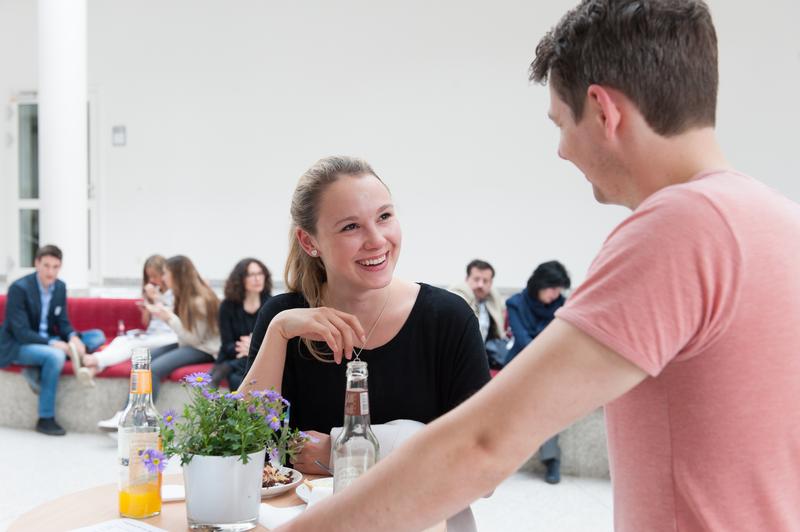 Beratung beim Campustag der Universität Witten/Herdecke