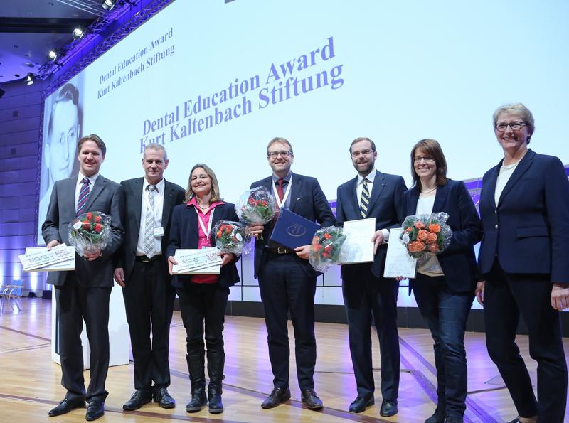 Die Preisträger des Dental Education Award der Kurt-Kaltenbach-Stiftung mit dem Gewinner des Miller-Preises