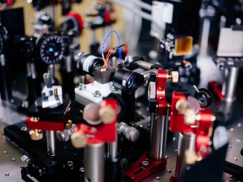 Im Profilbereich „Optoelektronik und Photonik“ werden an der Universität Paderborn seit einigen Jahren die physikalischen Grundlagen und Anwendungen optischer Technologien erforscht.