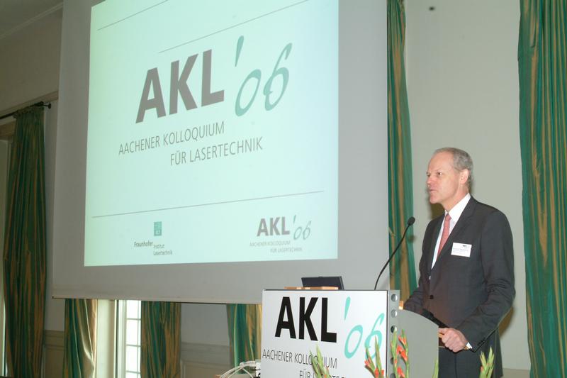 Vortrag von Prof. Dr. Reinhart Poprawe M.A.,  Leiter des Fraunhofer-Instituts für Lasertechnik ILT,  auf dem AKL06 am 04.05.06 im Eurogress Aachen