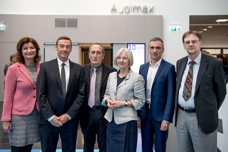 V.l.n.r.: Prof. Dr. Kerstin Bilda, Werner Brüning, Prof. Dr. Werner Havers, Prof. Dr. Anne Friedrichs, Prof. Dr. Sven Dieterich, Ministerialdirigent Ralf Thönnissen. 