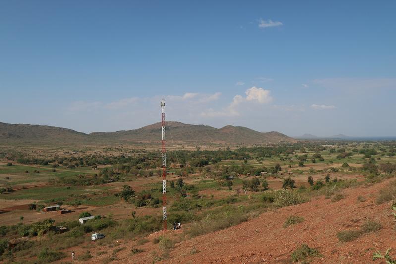WiBACK-Sendemast in Bunda, Tansania. In Abständen von 10-25 km errichtet können mit WiBACK Entfernungen von mehreren Hundert Kilometern überbrückt werden.