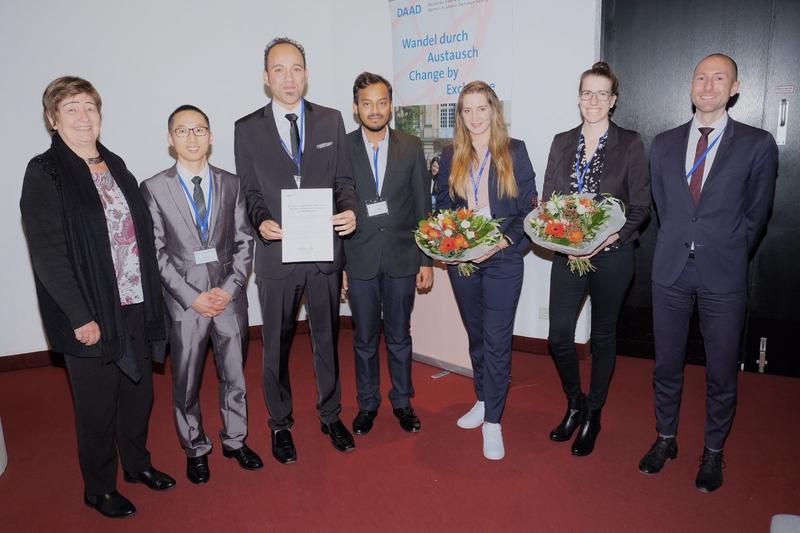 v.l.n.r.: Dr. Dorothea Rüland (DAAD), Mitglieder des Gauss-Hauses, Thorsten Stolzenberg (Auswärtiges Amt)