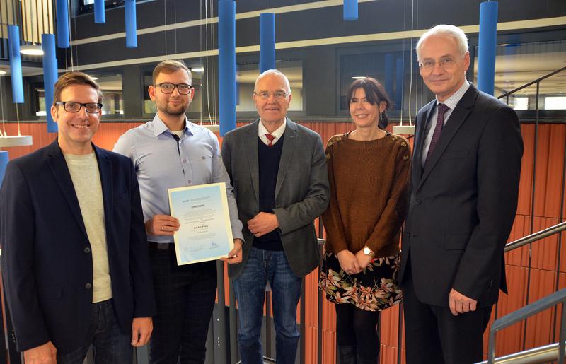 Die Hochschulangehötigen um Präsident Prof. Dr. Karl Stoffel (rechts) sprachen Dmytro Borodin (Zweiter von links) ihre Glückwünsche aus.