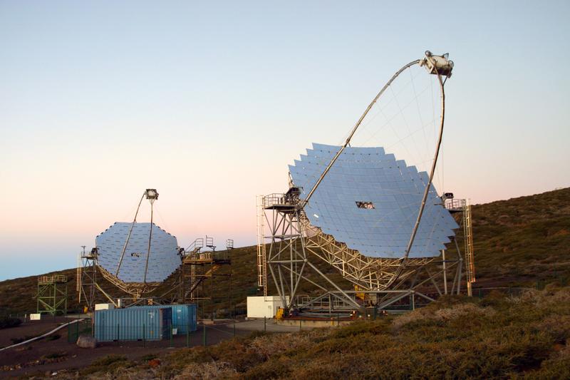 Die MAGIC-Teleskope sind auf die Beobachtung heftiger, kurzlebiger Himmelsereignisse wie z.B. Gammablitze spezialisiert. 