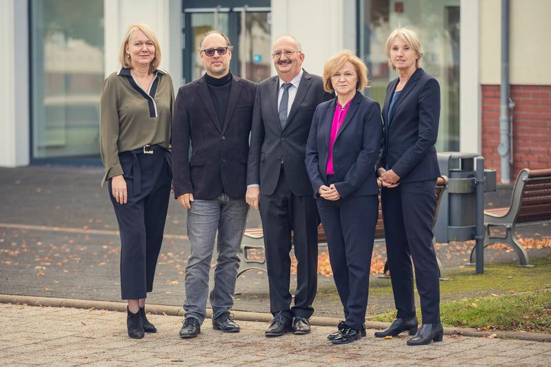  Das Kuratorium der Hochschule Magdeburg-Stendal, v. l.: Sandra Wartmann, Prof. Dr. Thomas B. Hodel, Prof. Dr. Ludwig Hilmer, Elke Lüdecke und Prof. Dr. Anke Hanft