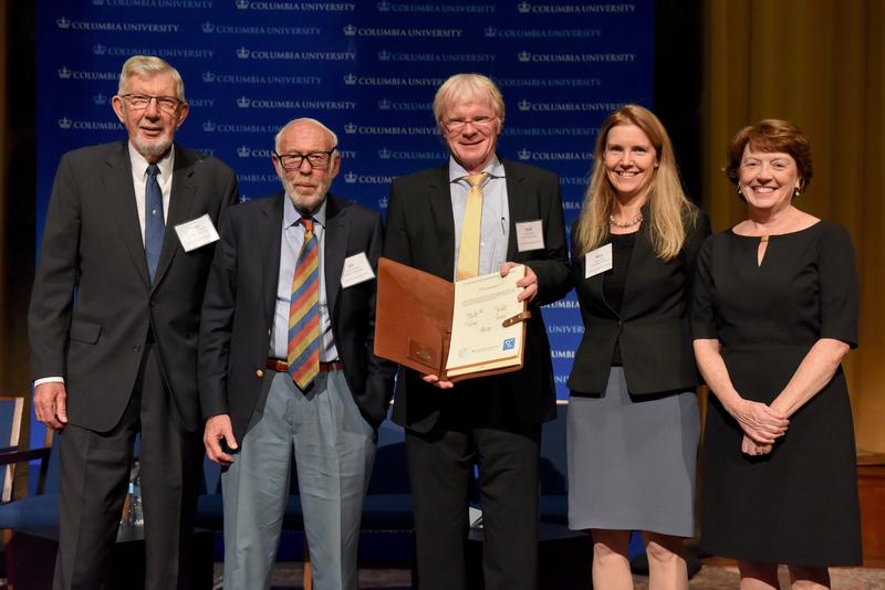 MPG vice president Ferdi Schüth (centre) with Graham Michael Purdy (Columbia University), James Simons (Simons Foundation), Maya Tolstoy (Columbia University) and Mary C. Boyce (Columbia University)