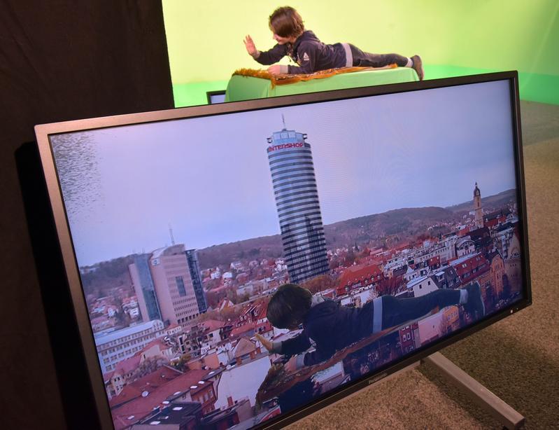 Auf einem Teppich über Jena fliegen – die Universität macht es bei der Langen Nacht der Wissenschaften möglich.