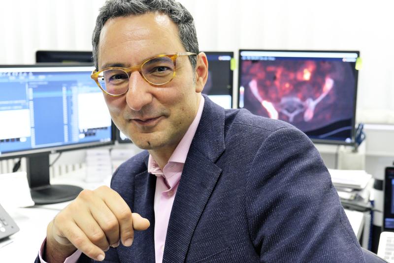 Professor Samer Ezziddin, Direktor der Klinik für Nuklearmedizin, hat eine neuartige Kombination der Strahlentherapie bei Prostatakrebs entwickelt - mit Erfolg, wie eine Studie zeigt. 