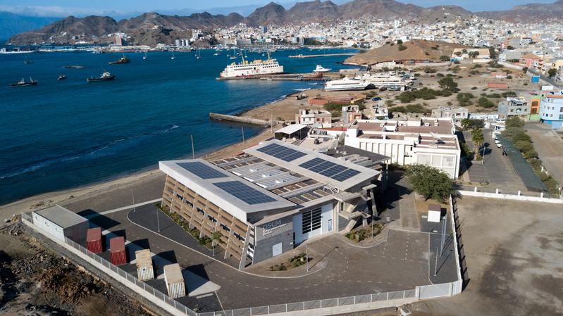 Das Ocean Science Centre Mindelo am Rande von Mindelo. 