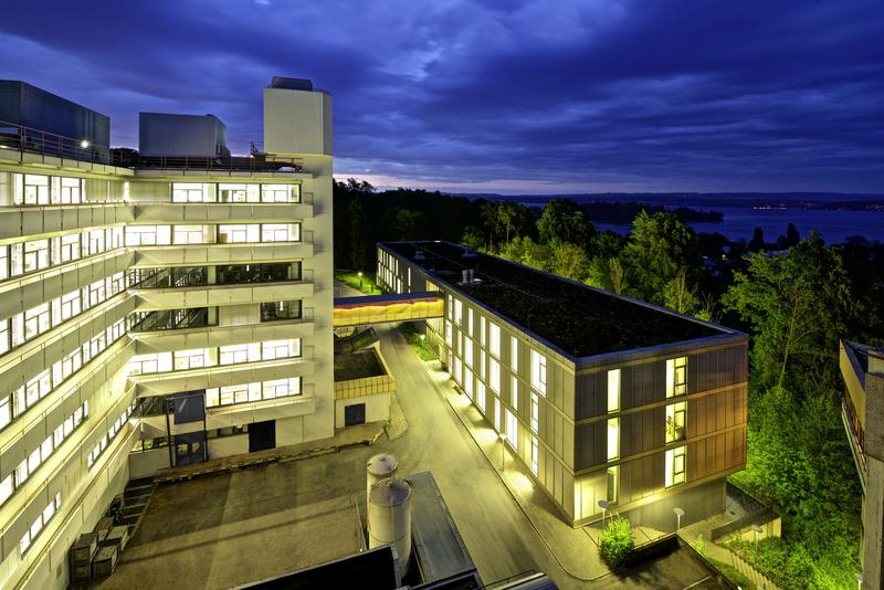 Das Centre for Chemical Biology an der Universität Konstanz ermöglicht den Konstanzer BiologInnen und ChemikerInnen die interdisziplinäre Arbeit in einem modernen Forschungs- und Laborgebäude.
