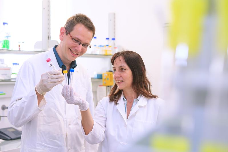 Professor Jens Meiler and Professor Annette G. Beck-Sickinger at the Institute of Biochemistry. 