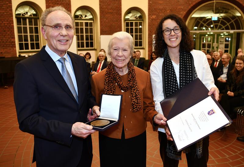 Prof. Dr. Werner Kleinkauf, Hannelore Kleinkauf, Hessens Ministerin für Wissenschaft und Kunst Angela Dorn