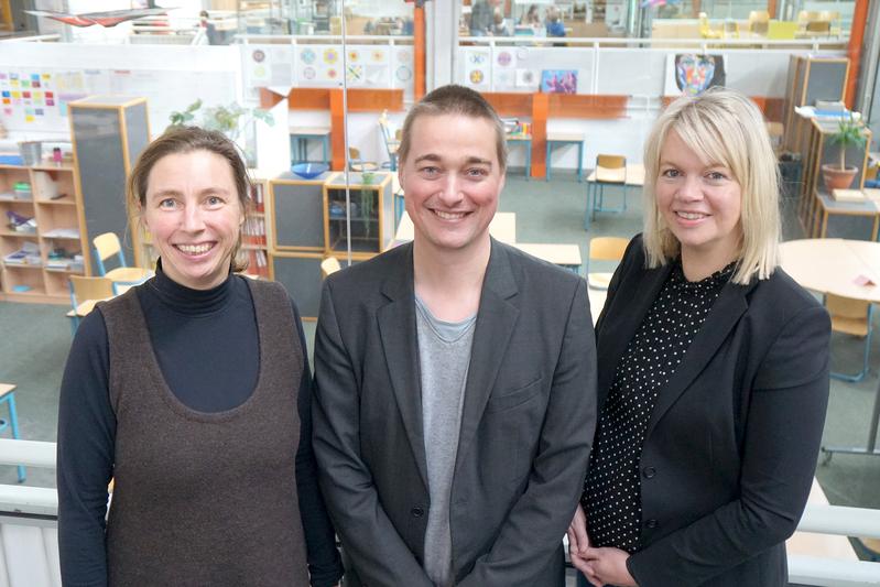 Prof.’in Dr. Annette Textor, Dr. Christian Timo Zenke und Nicole Freke (v.l.) entwickeln im Projekt LabSchoolsEurope Methoden, mit denen Schülerinnen und Schüler demokratische Fähigkeiten erlernen.