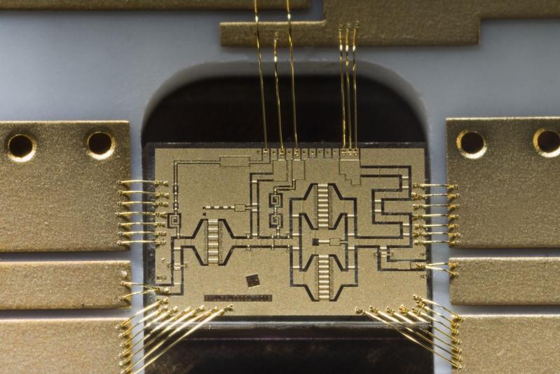 Galliumnitrid-Verstärker aus einem früheren Projekt des FBH. Im Projekt ForMikro-LeitBAN soll die Technologie für Millimeterwellen auf Aluminiumnitrid übertragen werden.