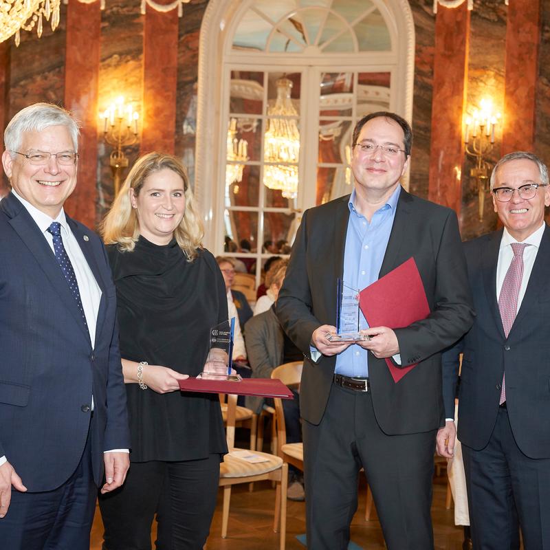 Von links: Rektor Prof. Dr. Stephan Dabbert, Preisträgerin 2019 Prof. Dr. Jana Seifert, Preisträger 2020 Prof. Dr. Thomas Berger, Dr. Stefan Hofmann (Vorstand der Gips-Schüle-Stiftung)