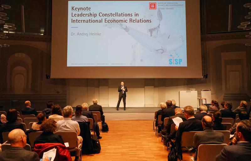 Dr. Andrej Heinke on the podium at the Haus der Wirtschaft (Stuttgart, Germany)