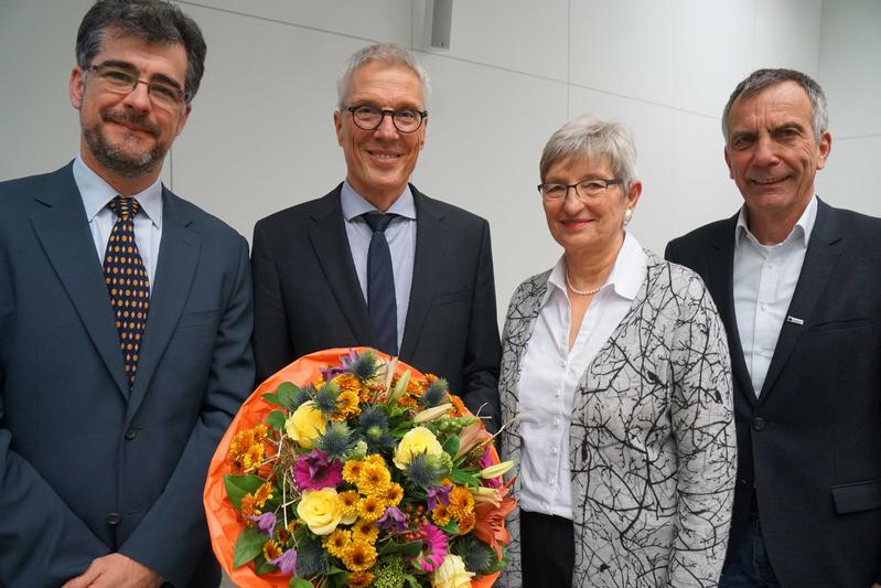 Senatsvorsitzender Prof. Dr. Moritz Kaßmann, Kanzler Dr. Stephan Becker, Dr. Annette Fugmann-Heesing, Vorsitzende des Hochschulrats und Rektor Prof. Dr.-Ing. Gerhard Sagerer