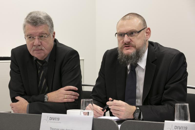 Prof. Andreas Markewitz (links) und Thomas van den Hooven (rechts)