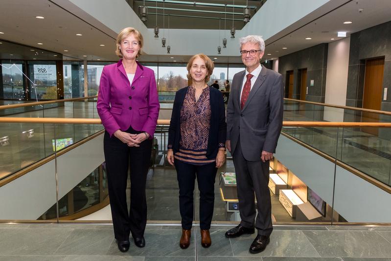 Das Thementeam „Soziale Innovationen“ (v. l. n. r.): Prof. Dr. Christiane Woopen, Prof. Dr. Anke Hassel, Prof. Dr. Manfred Prenzel. Nicht im Bild: Julia Römer, Prof. Dr. Birgitta Wolff.