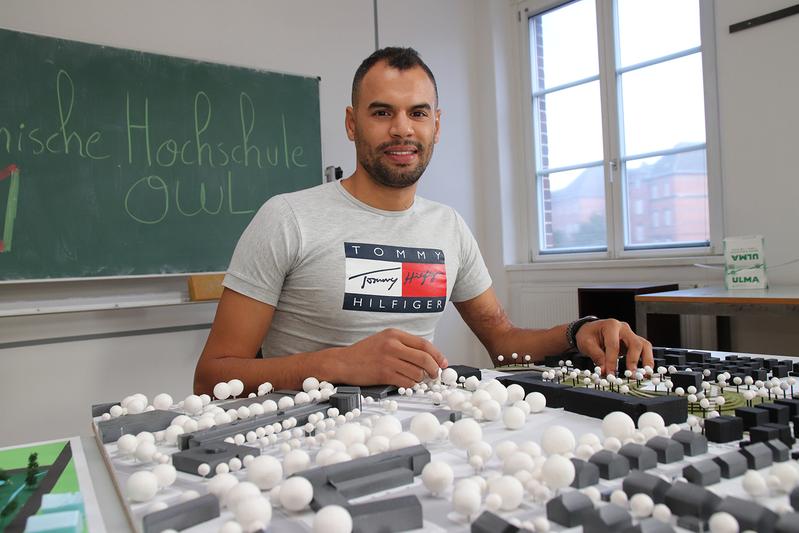Abdeladim Laamouri studiert Stadtplanung am Kreativ Campus in Detmold.